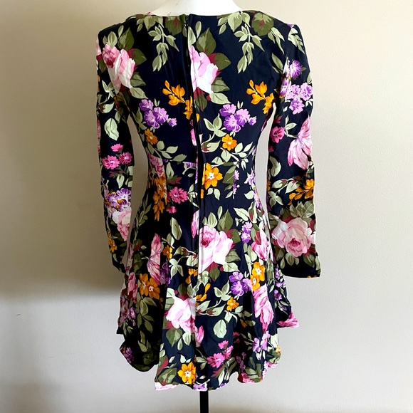 Beautiful Floral Vintage Dress - Picture 4 of 4